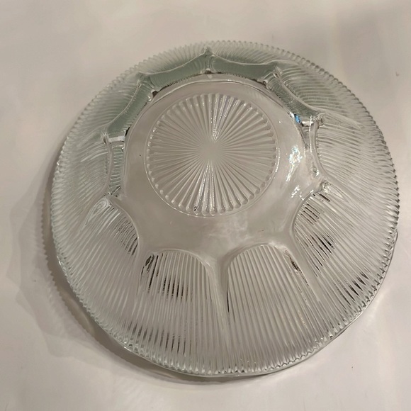 Vintage Glass Serving Bowl Centerpiece - Picture 2 of 10